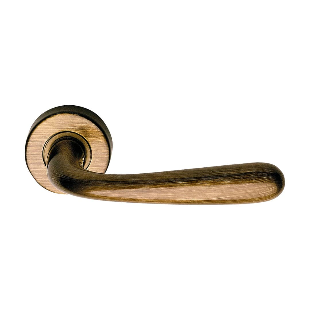 Linea Calì Garda – Πόμολο Πόρτας Ροζέτα – Door handle on rose art.101 – Bronzed brass (670 RB 101 OG)