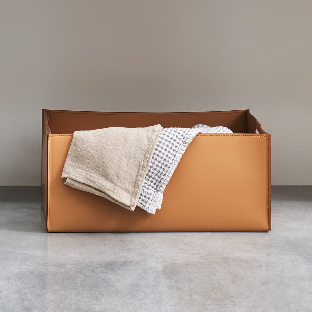 Cielo Basket in leather Plinio h28 – Καλάθι Μπάνιου – Natural Leather (PNSC NA)