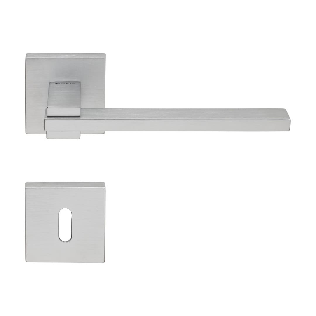 Linea Calì Slim – Πόμολο Πόρτας Ροζέτα – Door handle on rose art.019 – Satin chrome (1110 RB 019 CS)