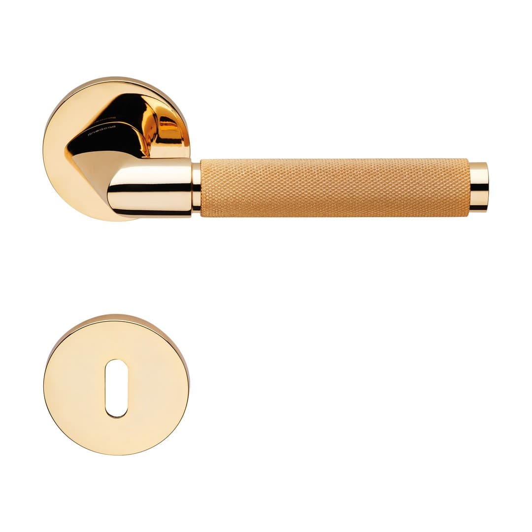 Linea Calì Grip – Πόμολο Πόρτας Ροζέτα – Door handle on reduced rose art.025 – Gold plated (1705 RB 025 OZ)
